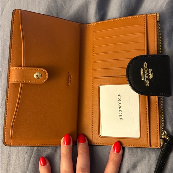 Coach Phone Wallet In Signature Canvas - Picture 6 of 7